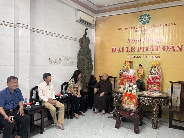 Hòa thượng Thích Thiện Nghĩa đón tiếp phái đoàn