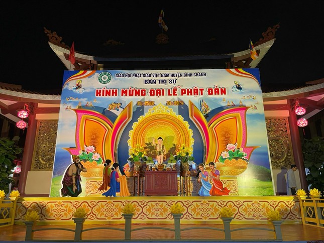 Lễ đài chính của Ban Trị sự GHPGVN H.Bình Chánh được thiết trí tại tu viện Tường Vân