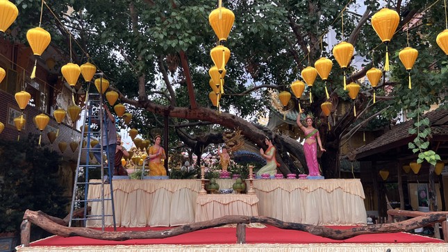 Vườn Lâm-tỳ-ni được thiết trí trong khuôn viên tịnh xá Lộc Uyển