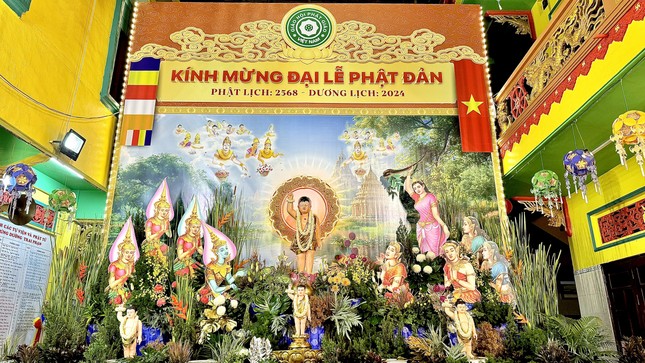Lễ đài Phật đản của Phật giáo Q.6 được thiết trí tại chùa Tuyền Lâm