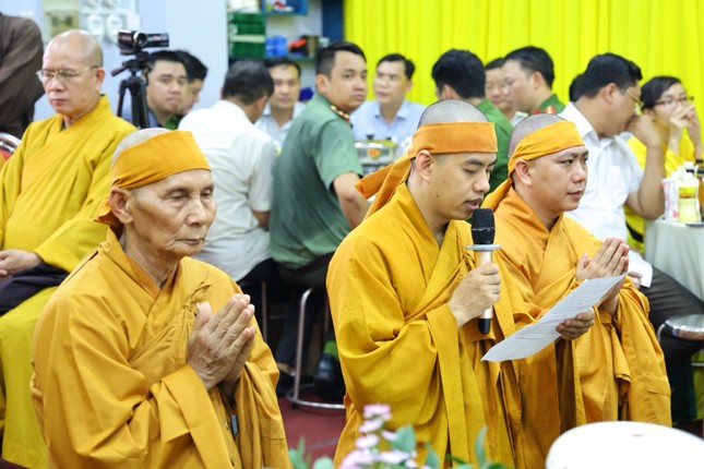 Đại đức Thích Đồng Mẫn dâng lời tác bạch Đại đức Thích Đồng Mẫn dâng lời tác bạch