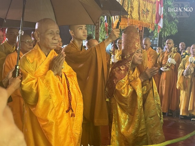 Chư tôn Trưởng lão chứng minh buổi lễ