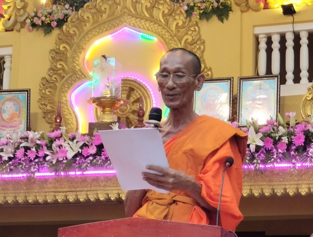 Hòa thượng Thạch Oai giới thiệu sơ lược chùa Kompong