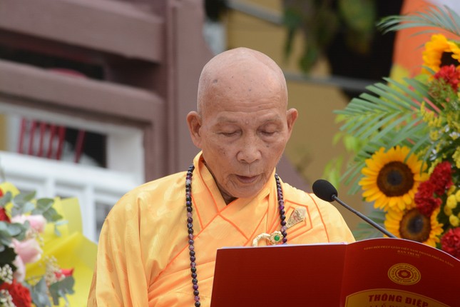 Trưởng lão Hòa thượng Thích Huệ Thường đã tuyên đọc Thông điệp Phật đản Phật lịch 2568 Trưởng lão Hòa thượng Thích Huệ Thường đã tuyên đọc Thông điệp Phật đản Phật lịch 2568