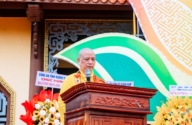 Hòa thượng Thích Phước Minh tuyên đọc Diễn văn Phật đản