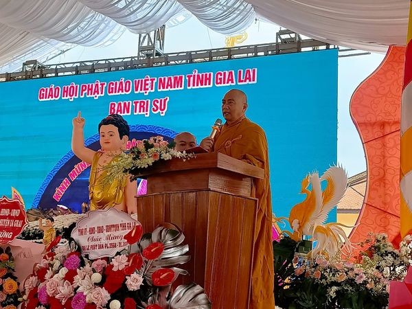 Hòa thượng Thích Từ Vân, Trưởng ban Trị sự GHPGVN tỉnh tuyên đọc Diễn văn Phật đản