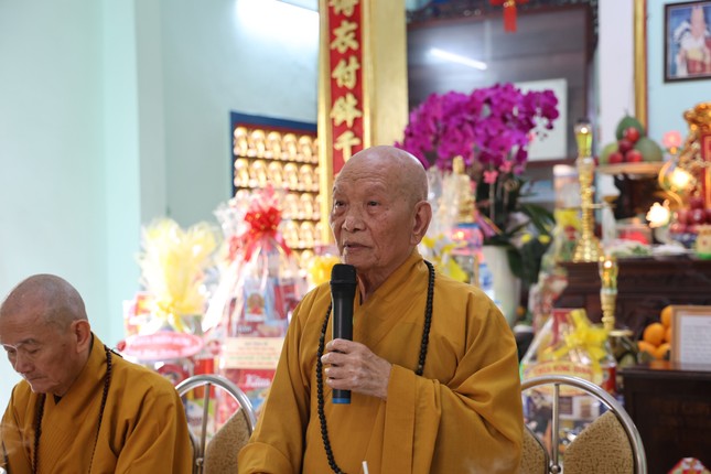 Trưởng lão Hòa thượng Thích Huệ Minh ban đạo từ Trưởng lão Hòa thượng Thích Huệ Minh ban đạo từ