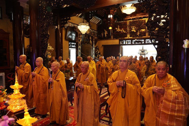 Chư tôn giáo phẩm niêm hương