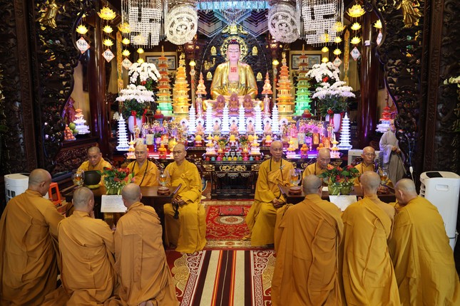 Chư Tăng tác pháp thọ an cư