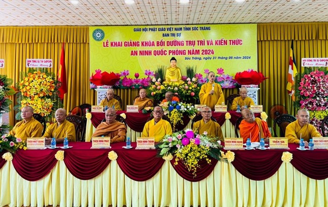 Hòa thượng Thích Thiện Thống phát biểu chỉ đạo