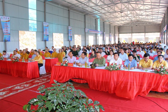 Đại biểu tham dự buổi lễ