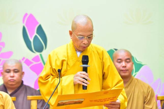 Thượng tọa Thích Huệ Khai phát biểu khai mạc