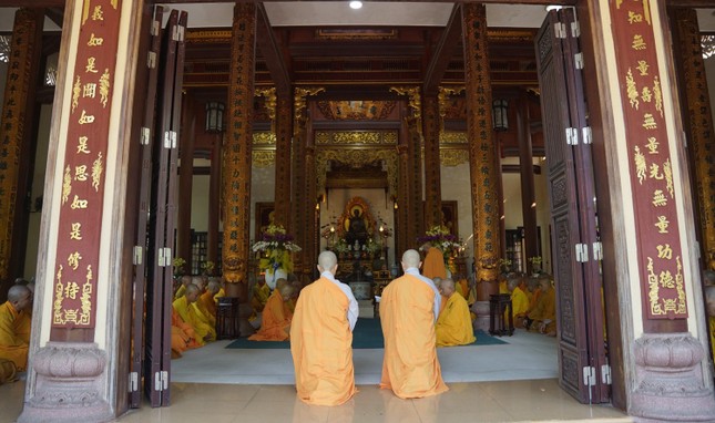 Chư Ni thỉnh cầu giáo giới Đại Tăng