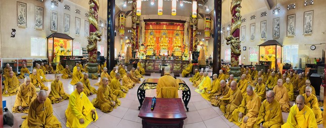 Chư Tăng thính giới Chư Tăng thính giới