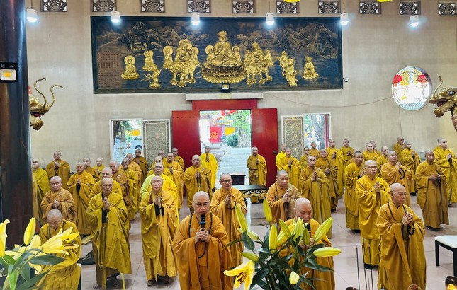 Chư tôn đức đảnh lễ Tam bảo, phát lồ sám hối Chư tôn đức đảnh lễ Tam bảo, phát lồ sám hối