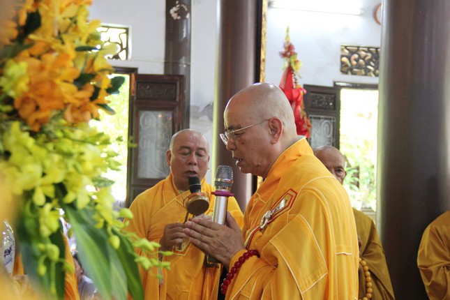 Hòa thượng Thích Huệ Phước cử hành lễ cúng ngọ Hòa thượng Thích Huệ Phước cử hành lễ cúng ngọ