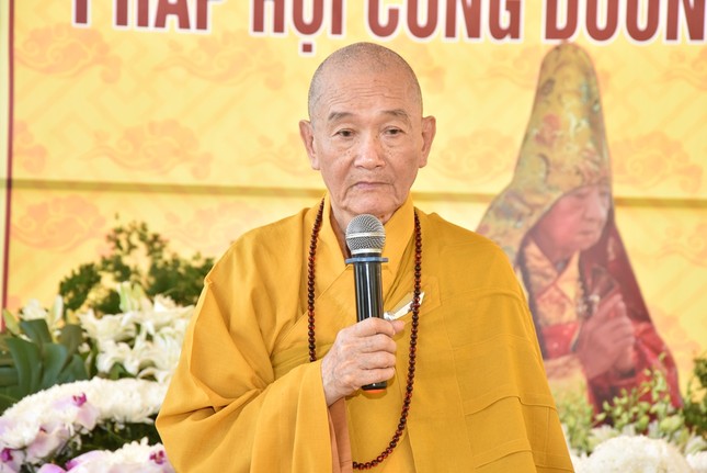 Trưởng lão Hòa thượng Thích Thanh Hùng ban đạo từ