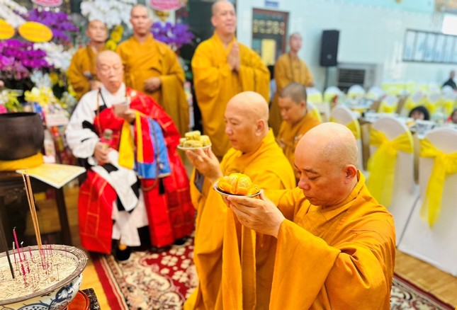 Môn đồ pháp quyến dâng chúc thực cúng dường Giác linh Hòa thượng Ân sư Môn đồ pháp quyến dâng chúc thực cúng dường Giác linh Hòa thượng Ân sư