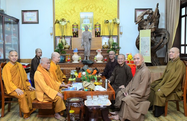 Chư tôn đức tham dự phiên họp