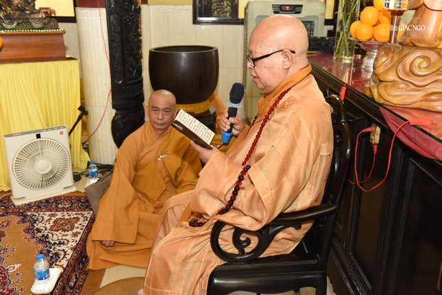 Hòa thượng Thích Tịnh Giác đọc khai Giới kinh