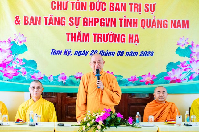 Hòa thượng Thích Phước Minh sách tấn các hành giả