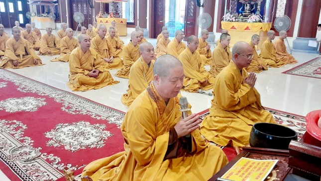 Hòa thượng Thích Thọ Lạc chủ trì khóa lễ tác pháp hậu an cư Hòa thượng Thích Thọ Lạc chủ trì khóa lễ tác pháp hậu an cư