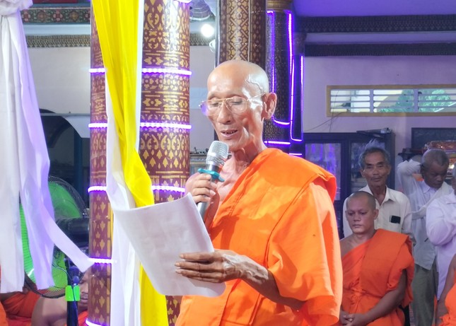 Hòa thượng Thạch Oai dâng lời tưởng niệm của Hội Đoàn kết Sư sãi yêu nước tỉnh Trà Vinh Hòa thượng Thạch Oai dâng lời tưởng niệm của Hội Đoàn kết Sư sãi yêu nước tỉnh Trà Vinh