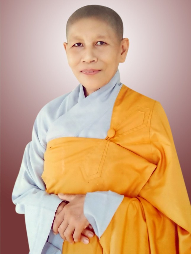 Chân dung Sư cô Thích nữ Nguyên Phổ Chân dung Sư cô Thích nữ Nguyên Phổ