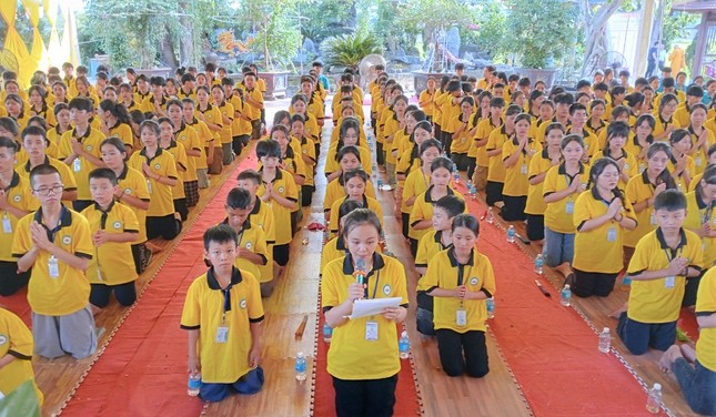 Đại diện các tu sinh dâng lời phát nguyện