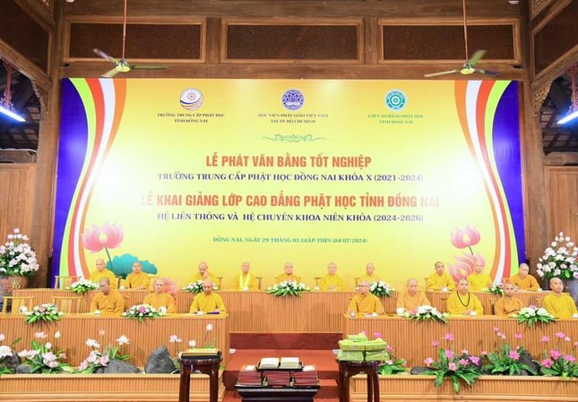 Chư tôn đức chứng minh buổi lễ