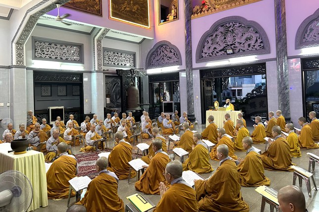 Chư Ni thính giới tại tổ đình Kim Sơn Chư Ni thính giới tại tổ đình Kim Sơn