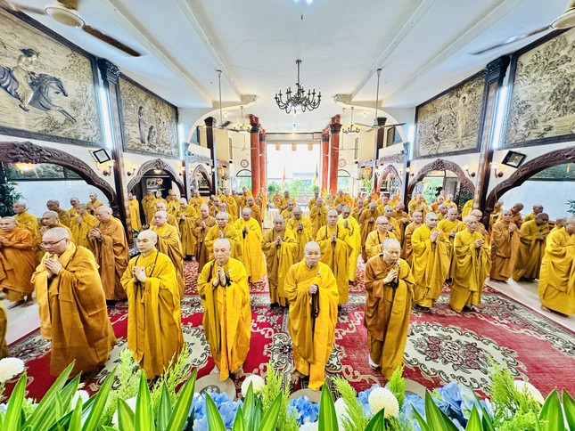 Chư tôn đức đảnh lễ Tam bảo Chư tôn đức đảnh lễ Tam bảo