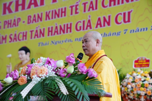 Thượng tọa Thích Nguyên Thành phát biểu tri ân