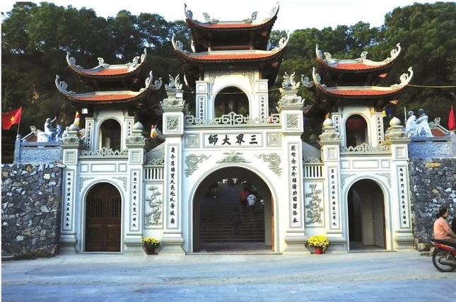 Cổng Tam quan