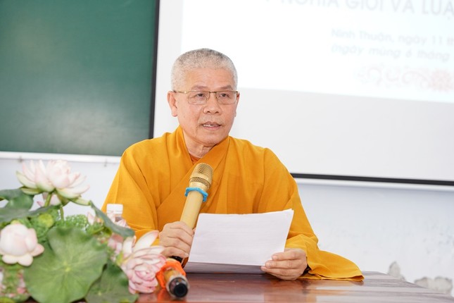 Thượng tọa Thích Thông Huệ, Phó Trưởng ban Trị sự GHPGVN tỉnh, Phó ban Tổ chức chia sẻ về ý nghĩa giới và luật trong Phật giáo. Thượng tọa Thích Thông Huệ, Phó Trưởng ban Trị sự GHPGVN tỉnh, Phó ban Tổ chức chia sẻ về ý nghĩa giới và luật trong Phật giáo.