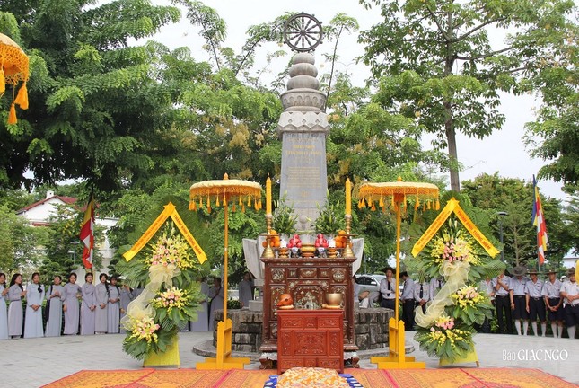 Hương án được thiết trí tại Lễ tưởng niệm chư anh linh Thánh tử đạo Hương án được thiết trí tại Lễ tưởng niệm chư anh linh Thánh tử đạo