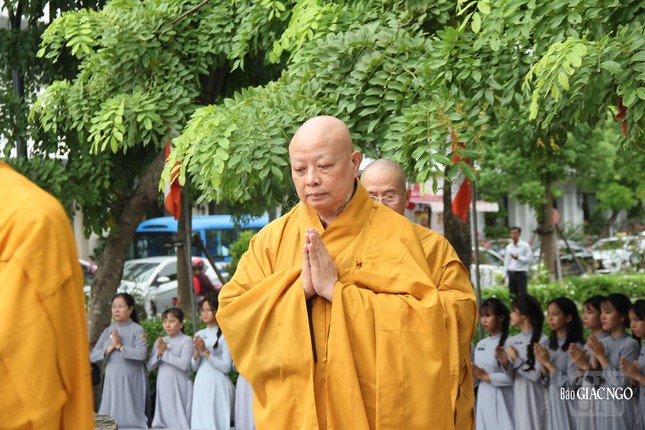 ... cùng chư tôn giáo phẩm hữu nhiễu Đài kỷ niệm Thánh tử đạo ... cùng chư tôn giáo phẩm hữu nhiễu Đài kỷ niệm Thánh tử đạo