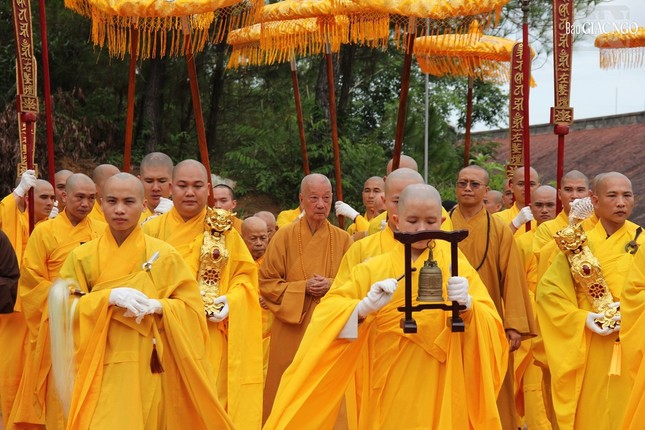 Đức Pháp chủ quang lâm Học viện Phật giáo VN tại Huế