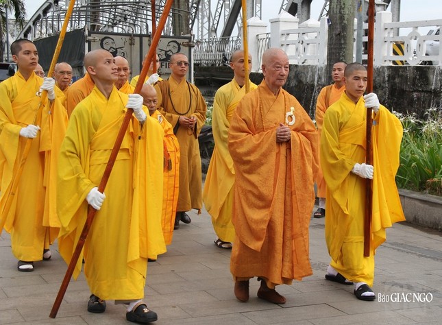 Cung nghinh Đức Pháp chủ... Cung nghinh Đức Pháp chủ...