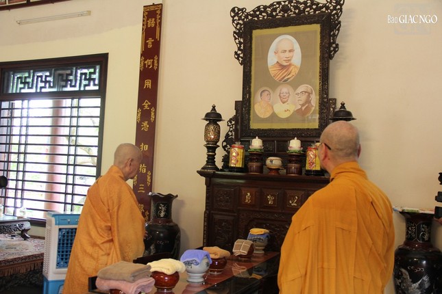 Thành kính lễ Tổ