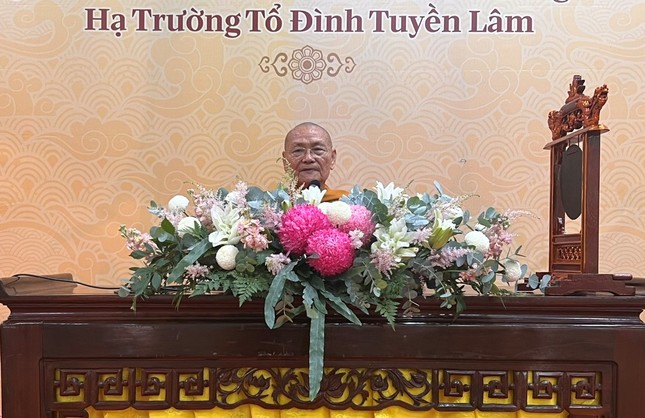 Trưởng lão Hòa thượng Viên Minh thuyết giảng tại hạ trường chùa Tuyền Lâm Trưởng lão Hòa thượng Viên Minh thuyết giảng tại hạ trường chùa Tuyền Lâm