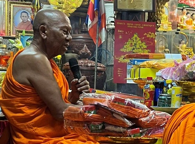 Hòa thượng Thạch Sok Xane ban đạo từ Hòa thượng Thạch Sok Xane ban đạo từ