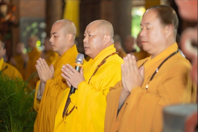 Chư tôn đức tụng kinh cầu nguyện Chư tôn đức tụng kinh cầu nguyện