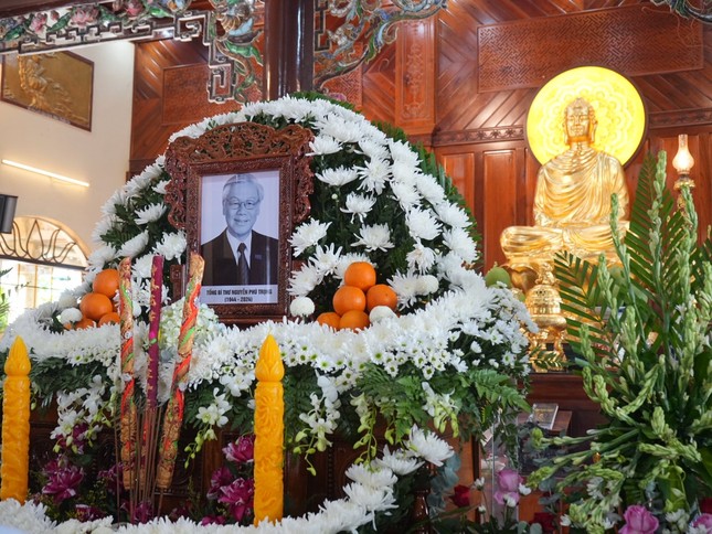 Di ảnh Tổng Bí thư Nguyễn Phú Trọng được thiết lập tại tổ đình Tịnh Độ Di ảnh Tổng Bí thư Nguyễn Phú Trọng được thiết lập tại tổ đình Tịnh Độ