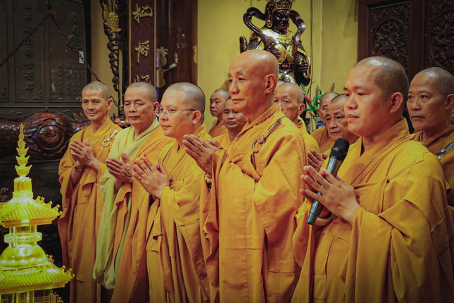 Chư Tăng chùa Đại Giác tưởng niệm Tổng Bí thư Nguyễn Phú Trọng