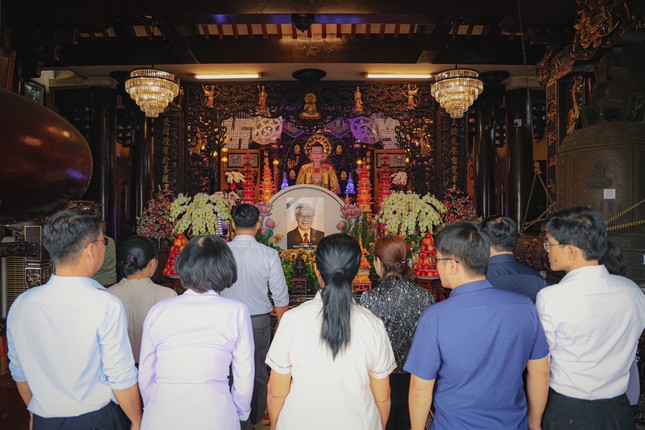 Đoàn lãnh đạo Đảng ủy, UBND, Ủy ban MTTQVN P.8 (Q.Phú Nhuận) tưởng niệm Tổng Bí thư Nguyễn Phú Trọng tại chùa Đại Giác