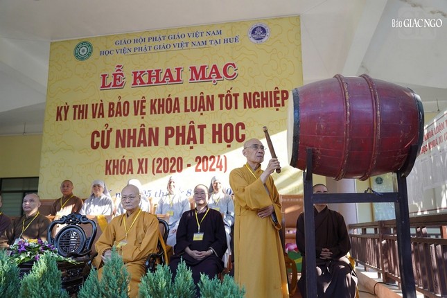 Trưởng lão Hòa thượng Thích Quang Nhuận khai trống thi Trưởng lão Hòa thượng Thích Quang Nhuận khai trống thi