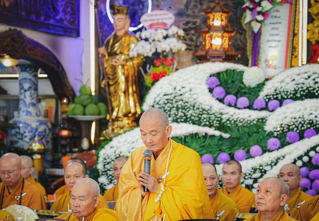 Trưởng lão Hòa thượng Thích Thanh Hùng ban đạo từ