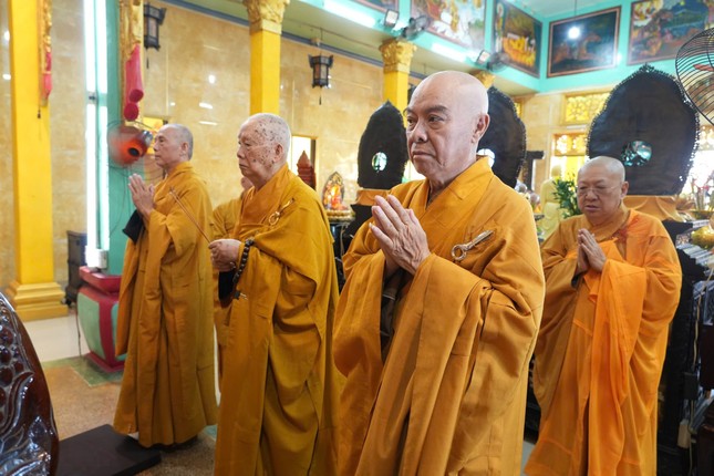 Chư tôn đức nguyện hương