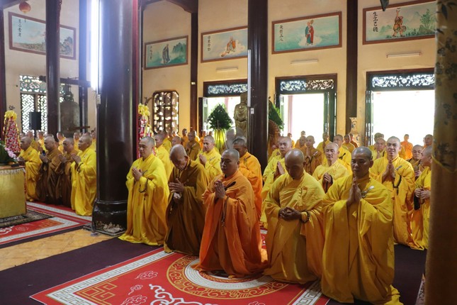 Chư hành giả đảnh lễ khánh tuế chư tôn giáo phẩm chứng minh Chư hành giả đảnh lễ khánh tuế chư tôn giáo phẩm chứng minh